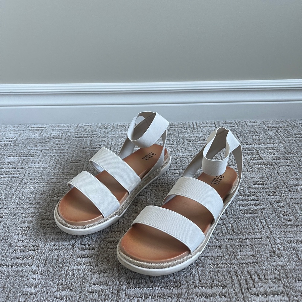 a.n.a White Sandals with Minimalist Design